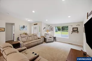 38712 River Dr, Lebanon, OR 97355 - Photo 7