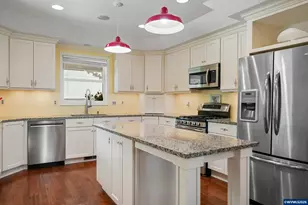 32140 Tangent Dr, Tangent, OR 97389 - Photo 13