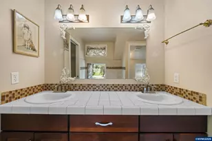 32140 Tangent Dr, Tangent, OR 97389 - Photo 17