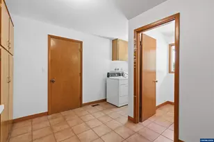 1514 37th Ave NW, Salem, OR 97304 - Photo 19