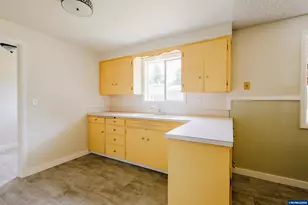 1210 Riverbend Rd NW, Salem, OR 97304 - Photo 9