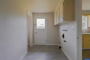 1210 Riverbend Rd NW, Salem, OR 97304 - Photo 13