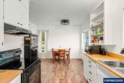 90 E B St, Halsey, OR 97348 - Photo 13