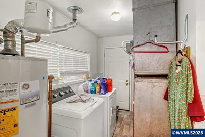 90 E B St, Halsey, OR 97348 - Photo 35