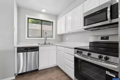 11 NW Mountain View Dr, Roseburg, OR 97471 - Photo 5