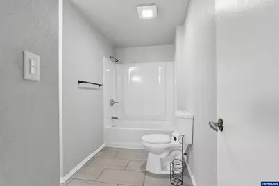 11 NW Mountain View Dr, Roseburg, OR 97471 - Photo 15