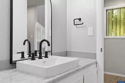 11 NW Mountain View Dr, Roseburg, OR 97471 - Photo 13