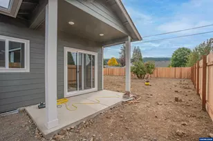 4517 Live Oak St, Sweet Home, OR 97386 - Photo 3