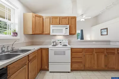 400 Hickory Ct, Lyons, OR 97358 - Photo 13
