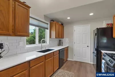 585 NW Marshall St, Dallas, OR 97338 - Photo 17