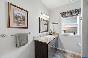 1589 SE Loganberry St, Dallas, OR 97338 - Photo 9