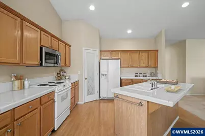 1915 Cascade Heights Dr NW, Albany, OR 97321 - Photo 13