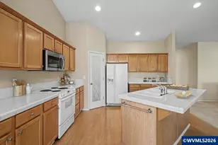 1915 Cascade Heights Dr NW, Albany, OR 97321 - Photo 13