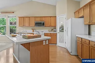 1915 Cascade Heights Dr NW, Albany, OR 97321 - Photo 11