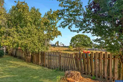 265 S 7th St, Jefferson, OR 97352 - Photo 3