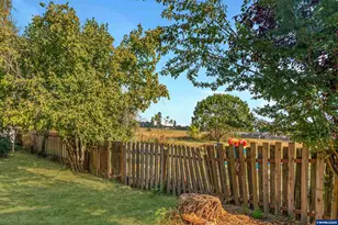 265 S 7th St, Jefferson, OR 97352 - Photo 3
