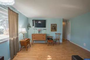 265 S 7th St, Jefferson, OR 97352 - Photo 9