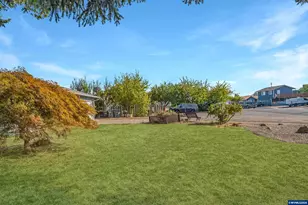 265 S 7th St, Jefferson, OR 97352 - Photo 17