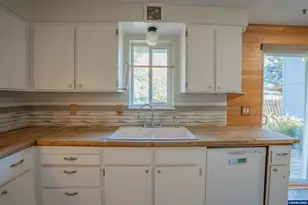 265 S 7th St, Jefferson, OR 97352 - Photo 5