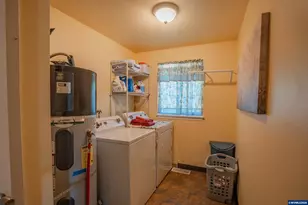 265 S 7th St, Jefferson, OR 97352 - Photo 13