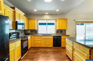 2030 Lakeland Way, Eugene, OR 97408 - Photo 11