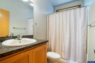 2030 Lakeland Way, Eugene, OR 97408 - Photo 17