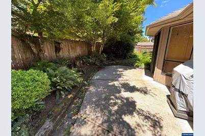 1750 Cinnamon Hill Dr SE, Salem, OR 97306 - Photo 37