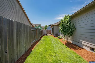 323 Shannon Pl, Lebanon, OR 97355 - Photo 3