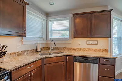323 Shannon Pl, Lebanon, OR 97355 - Photo 9