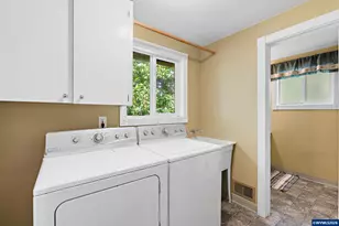 3825 Stephens St NE, Salem, OR 97305 - Photo 13