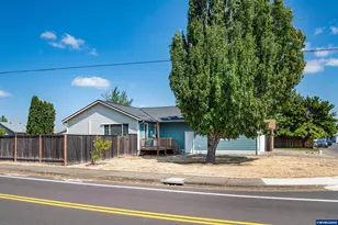 1901 Starker Pl, Philomath, OR 97370 - Photo 3