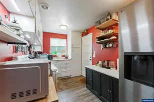 297 SW Walnut Ave, Dallas, OR 97338 - Photo 7