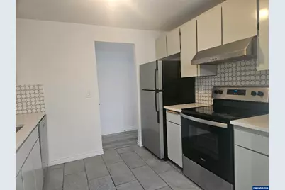 1060 Park #A2 Av, Woodburn, OR 97071 - Photo 5