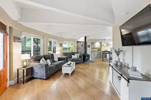 110 E Warren St, Detroit, OR 97342 - Photo 11