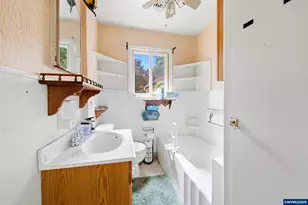 3355 Maywood Dr SE, Salem, OR 97302 - Photo 7