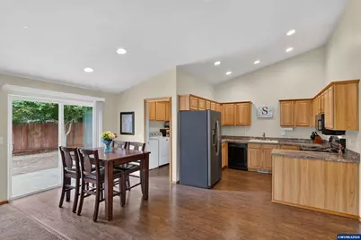 209 Pioneer Dr, Silverton, OR 97381 - Photo 5