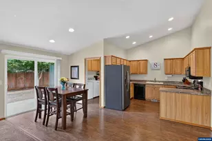 209 Pioneer Dr, Silverton, OR 97381 - Photo 5