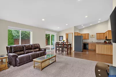 209 Pioneer Dr, Silverton, OR 97381 - Photo 9