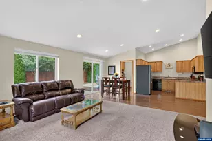 209 Pioneer Dr, Silverton, OR 97381 - Photo 9