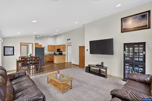 209 Pioneer Dr, Silverton, OR 97381 - Photo 11