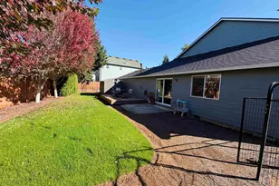 209 Pioneer Dr, Silverton, OR 97381 - Photo 21