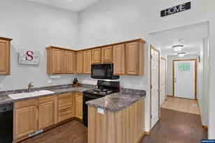 209 Pioneer Dr, Silverton, OR 97381 - Photo 3