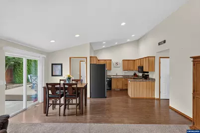 209 Pioneer Dr, Silverton, OR 97381 - Photo 9