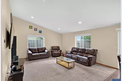 209 Pioneer Dr, Silverton, OR 97381 - Photo 11