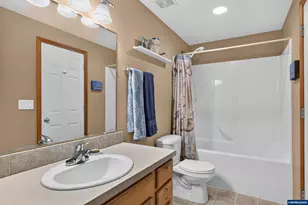 209 Pioneer Dr, Silverton, OR 97381 - Photo 15