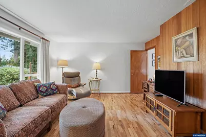 315 Edgewood Dr, Silverton, OR 97381 - Photo 5