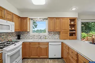 315 Edgewood Dr, Silverton, OR 97381 - Photo 29