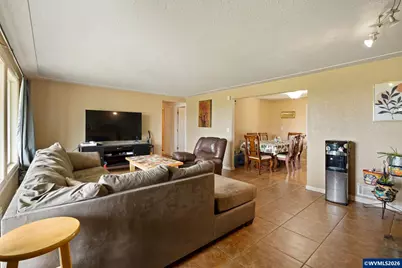 4952 Sunnyview Rd NE, Salem, OR 97305 - Photo 7