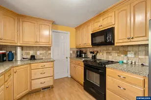 4952 Sunnyview Rd NE, Salem, OR 97305 - Photo 17