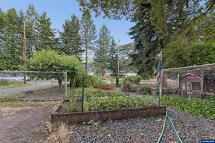 47947 W Commercial St, Oakridge, OR 97463 - Photo 15